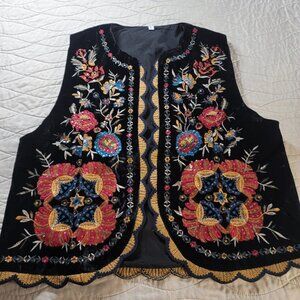 Vtg Ladies Black Velvet Vest Floral Embroidery size LARGE